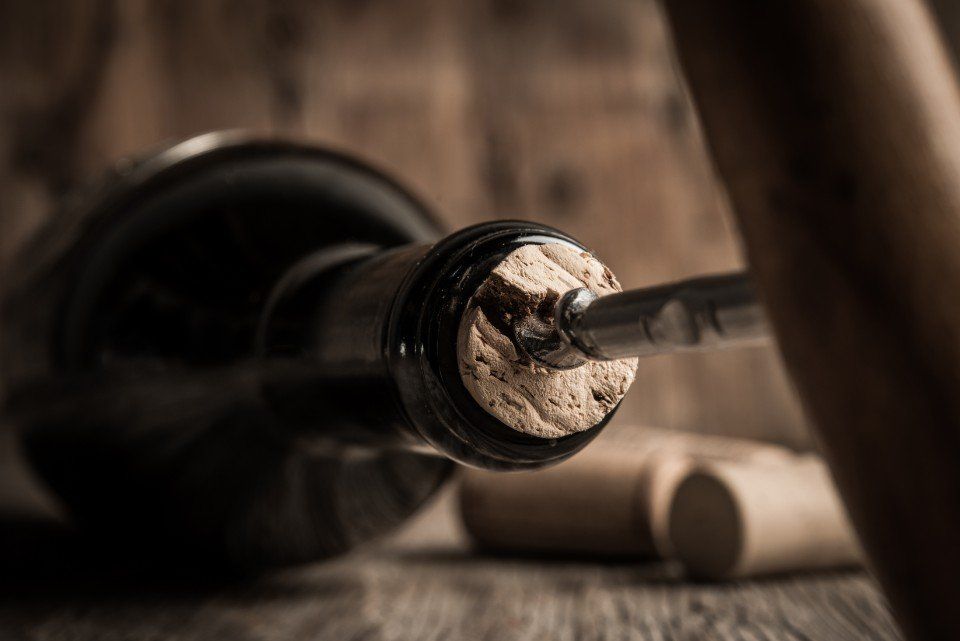 bottiglia di olio con tappo in sughero