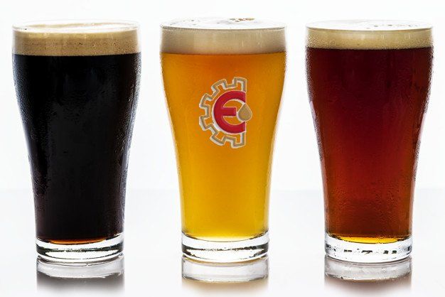 bicchieri con birra scura, bionda e rossa