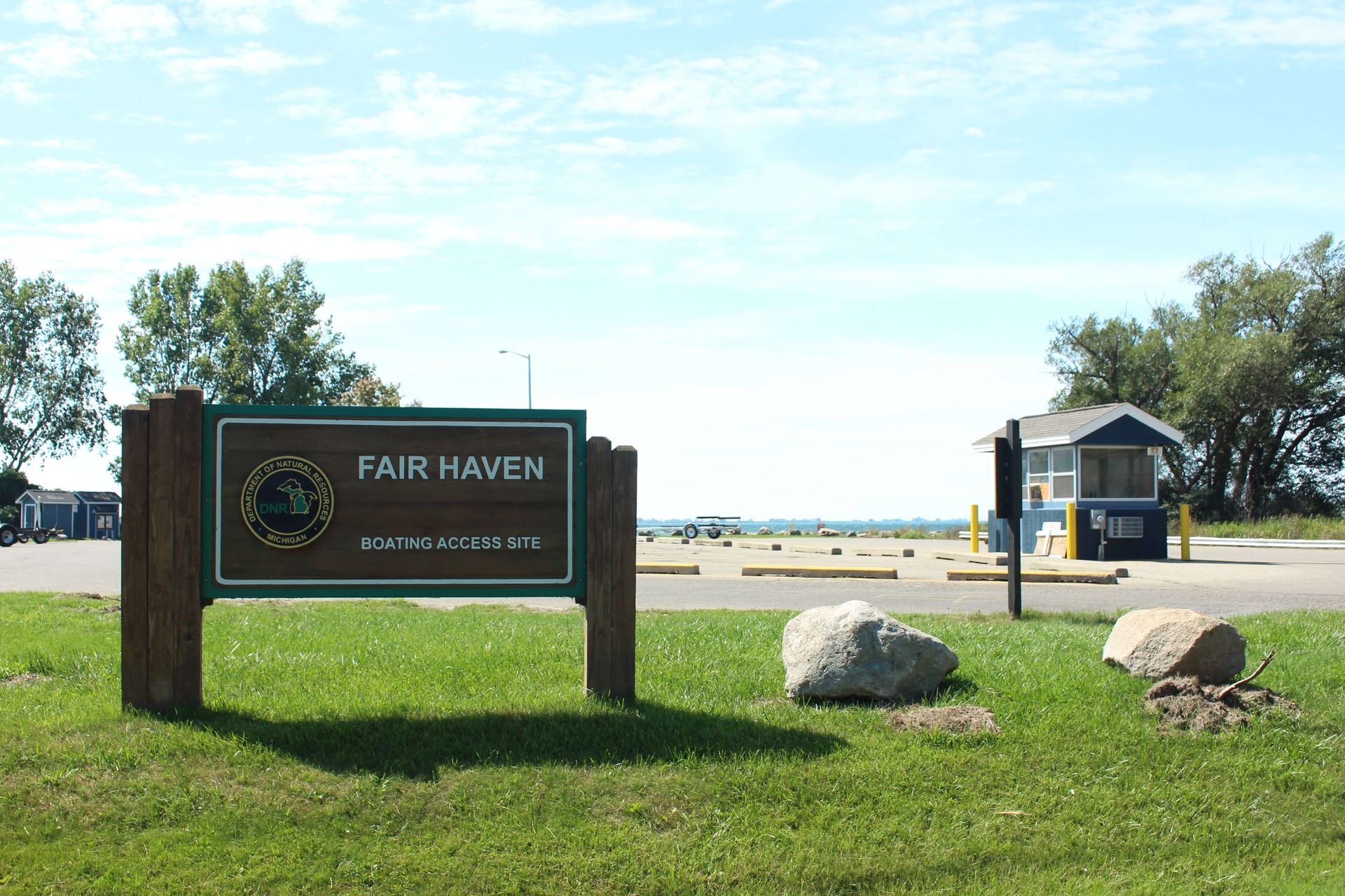 A sign that says Fair Haven on it.