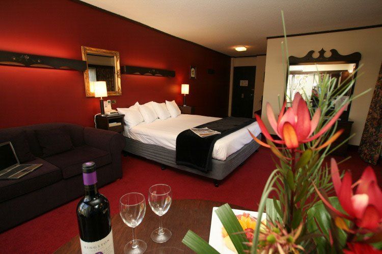Business King Colonial Hotel business king bedroom