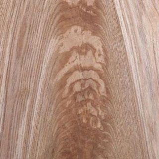 pannello in legno chiaro dopo levigatura