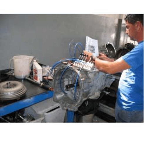 meccanico dell'officina di Bari di Garage Mediterraneo