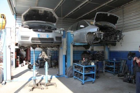 interno del Garage Mediterraneo a Modugno, Bari