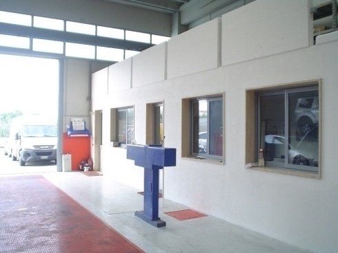 interno del Garage Mediterraneo a Modugno, Bari