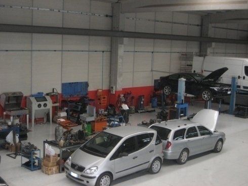 interno del Garage Mediterraneo a Modugno, Bari