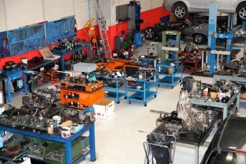 interno del Garage Mediterraneo a Modugno, Bari