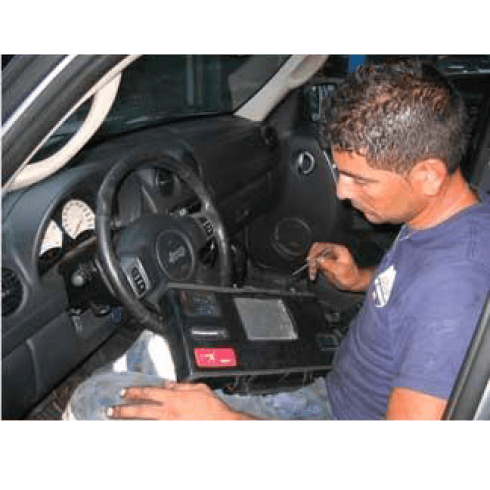 meccanico dell'officina di Bari di Garage Mediterraneo