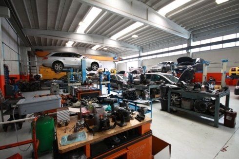 interno del Garage Mediterraneo a Modugno, Bari