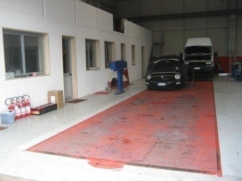 interno del Garage Mediterraneo a Modugno, Bari