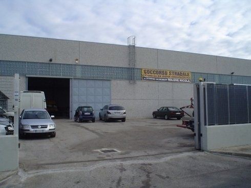 esterno del Garage Mediterraneo a Modugno, Bari
