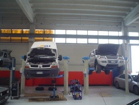 interno del Garage Mediterraneo a Modugno, Bari