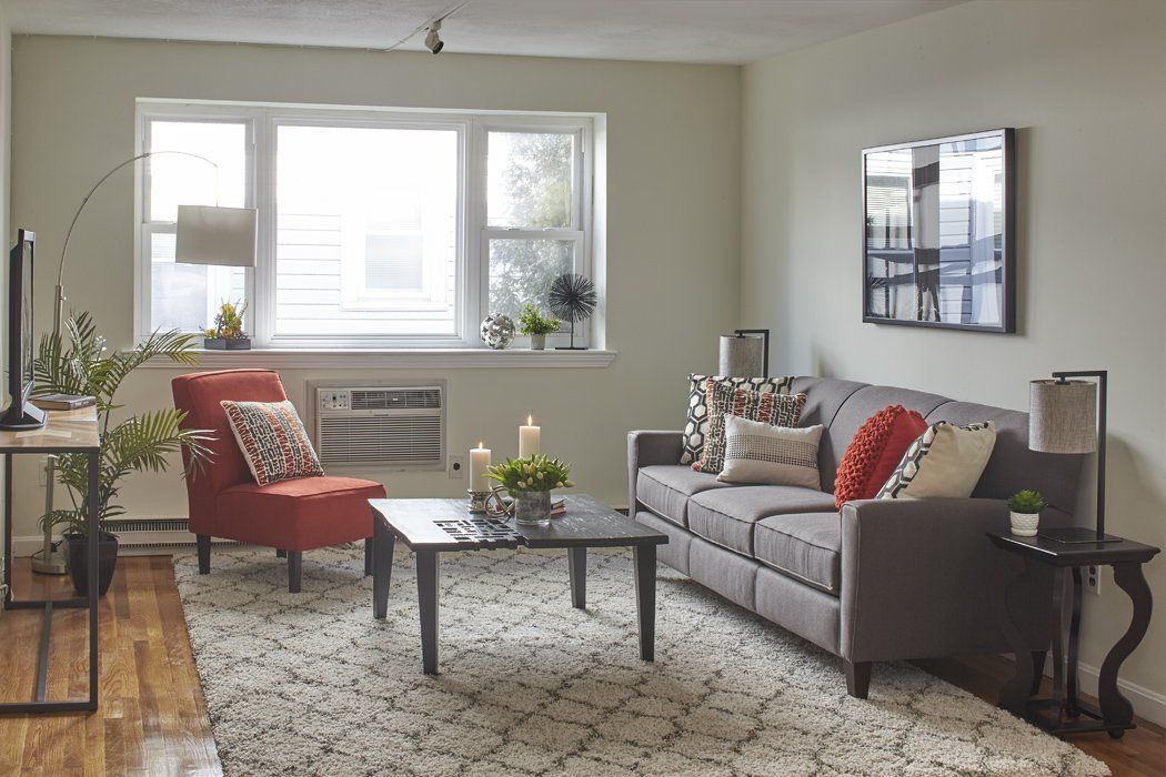 104 Trowbridge St #4 living room