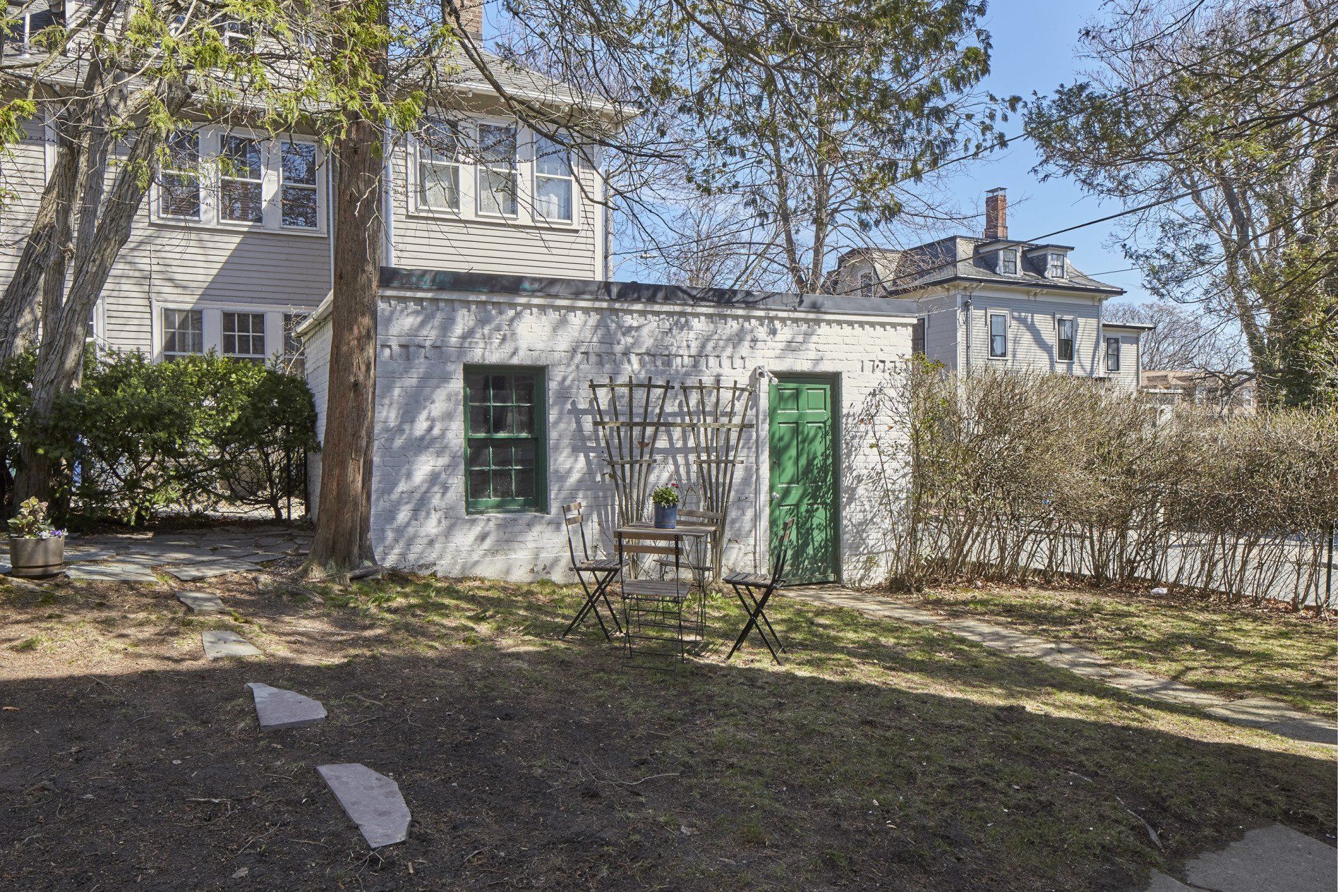 383 Broadway grounds