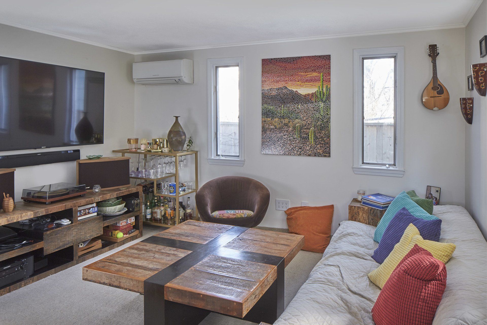 80 ½ Kinnaird St living room