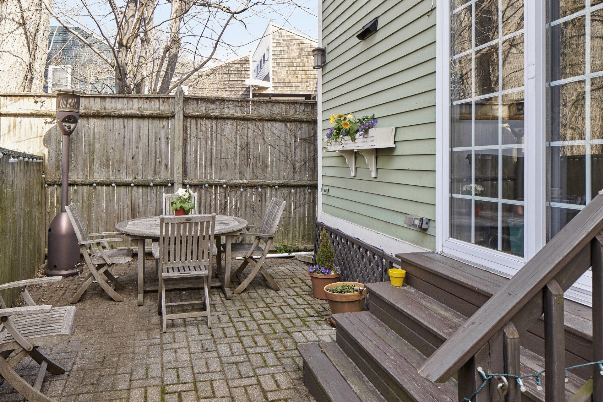 80 ½ Kinnaird St patio