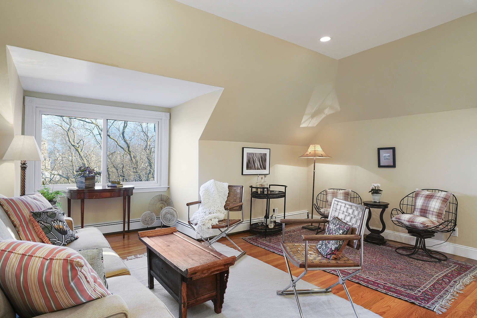 82 Munroe Street, PH 1 living room
