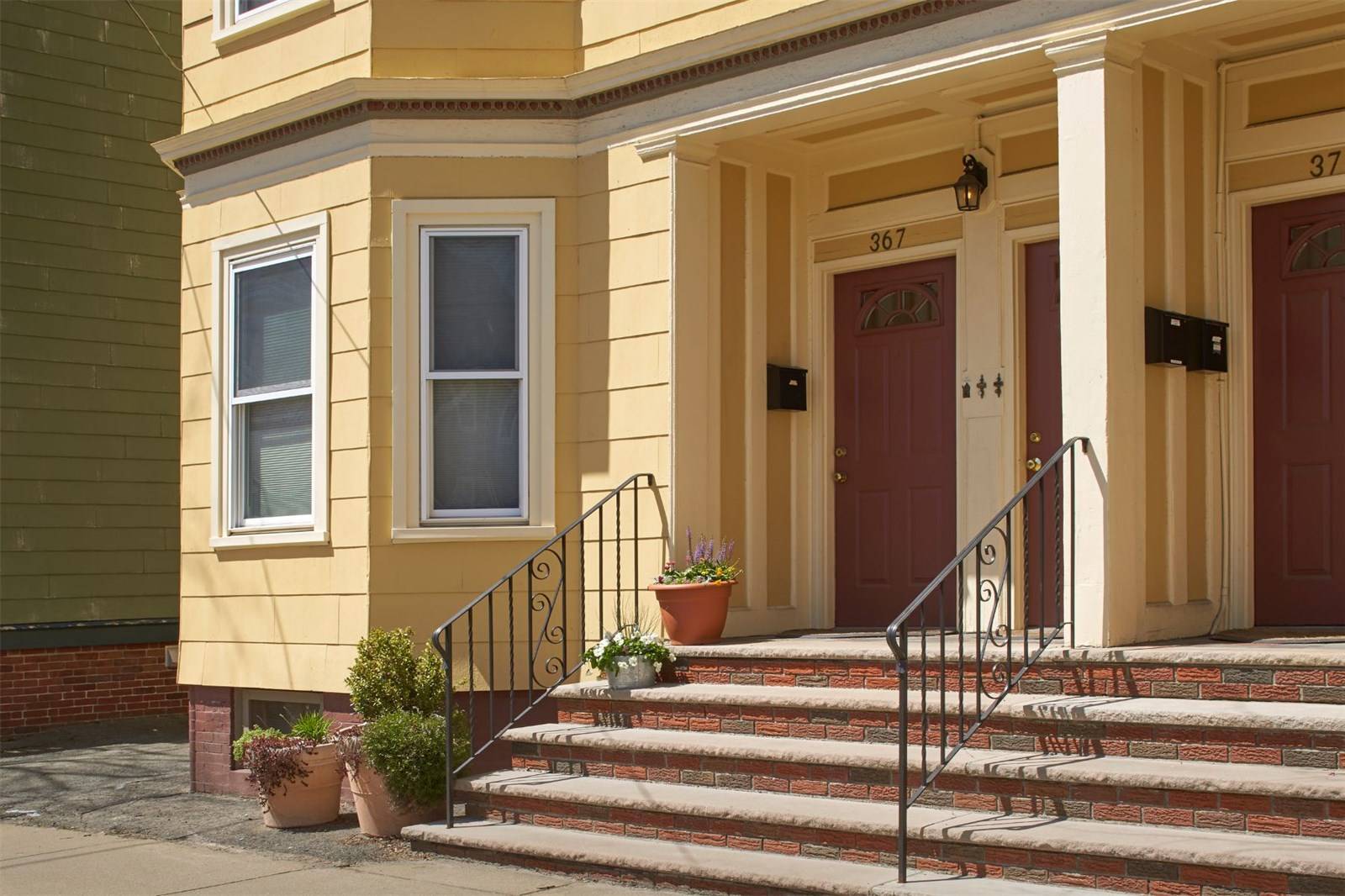 367 Columbia St front