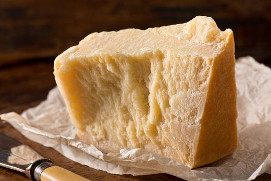 una fetta di parmigiano