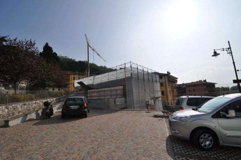 cantiere edile per la costruzione di un tetto