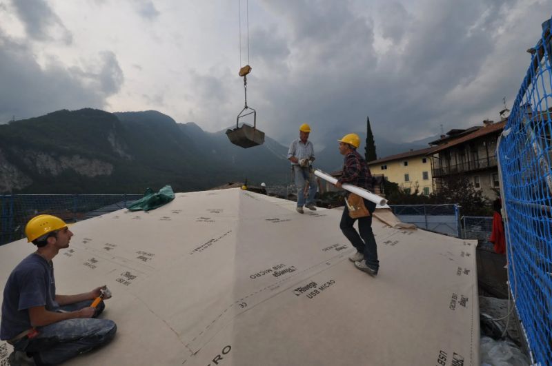 servizi di edilizia per la posa di una copertura