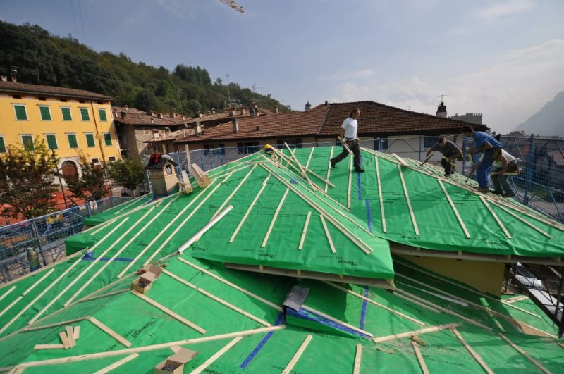 costruzione di un tetto di una banca