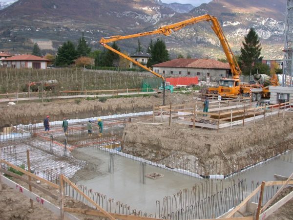 cantiere per la ristrutturazione di un edificio turistico