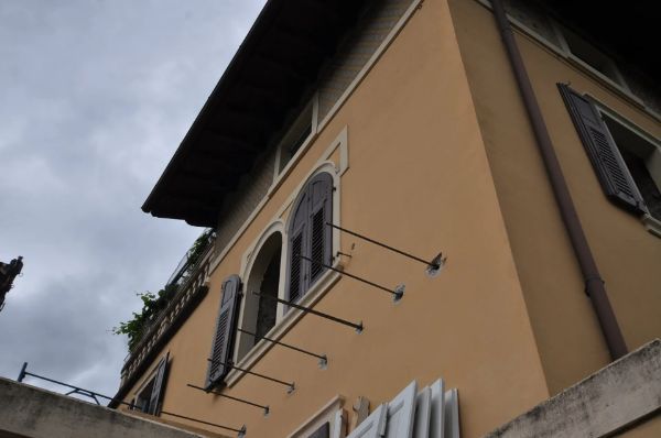 costruzione del balcone di una villa