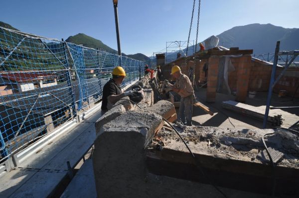 cantiere per la ristrutturazione di una casa di campagna