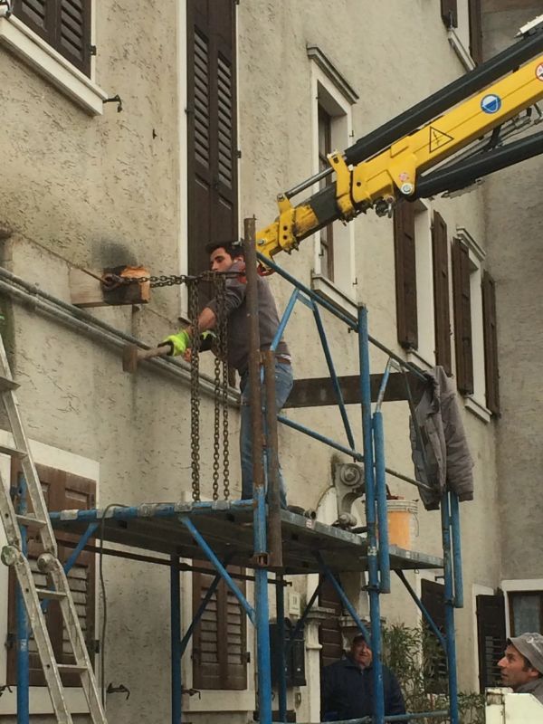 cantiere per il rifacimento dei poggioli