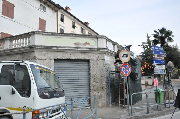 edificio con malte da ristrutturare