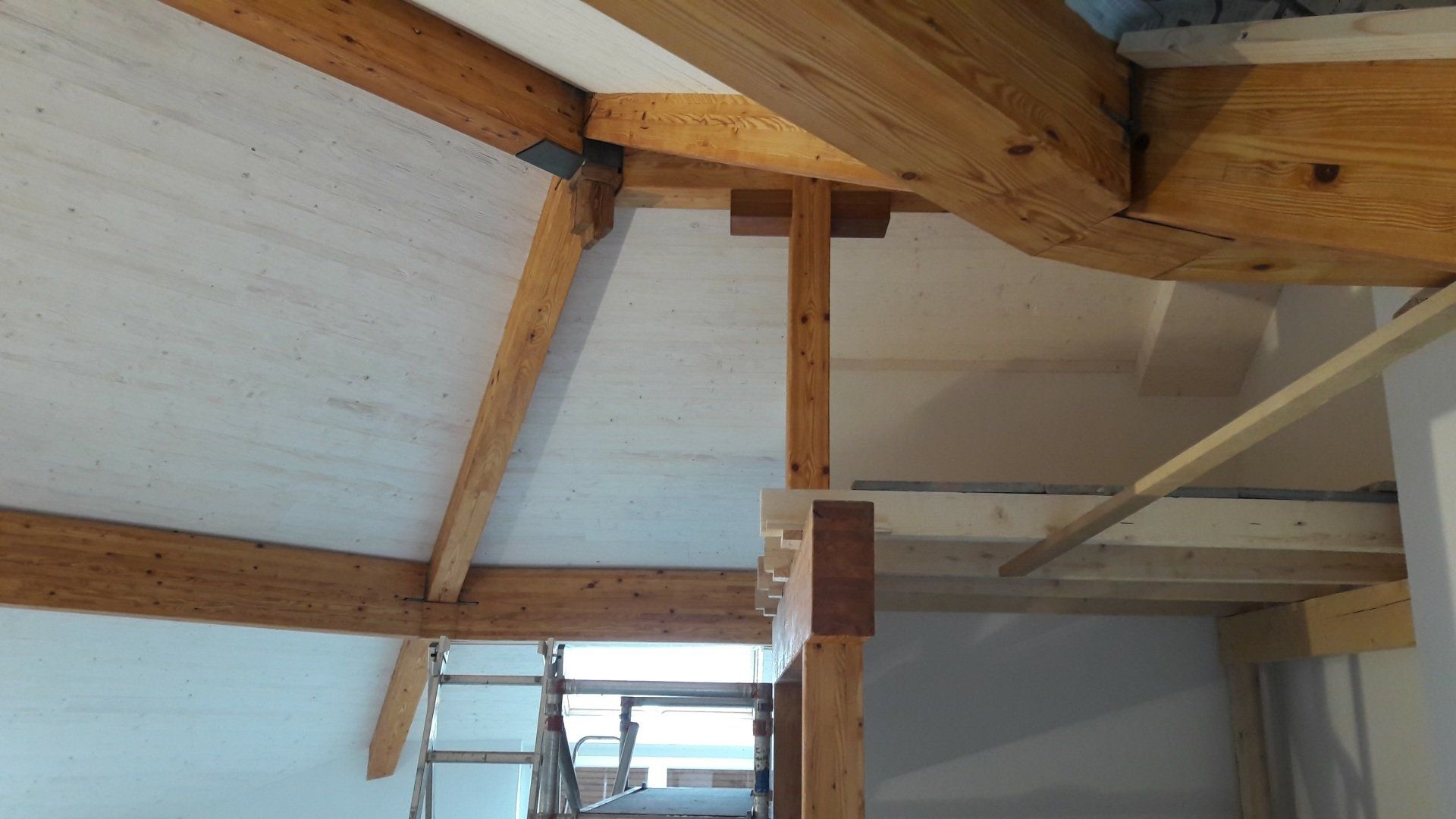 combles en construction échafaud