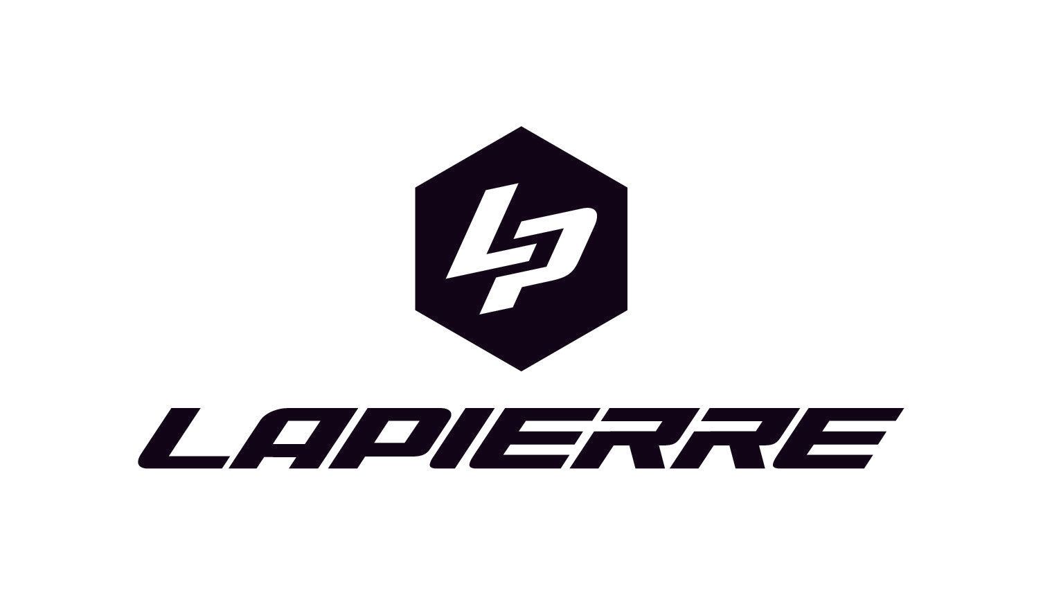Logo del marchio di biciclette Lapierre. Testo nero sotto un esagono nero con il simbolo
