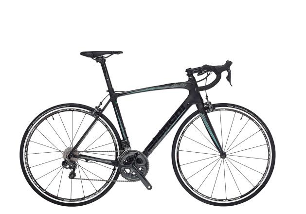 Bicicletta da strada nera e verde acqua su sfondo bianco.
