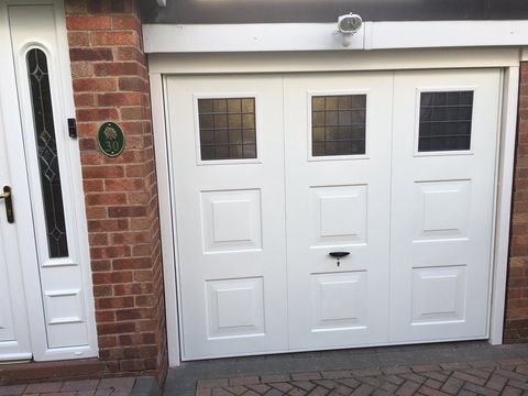 Wooden canopy and retracting doors