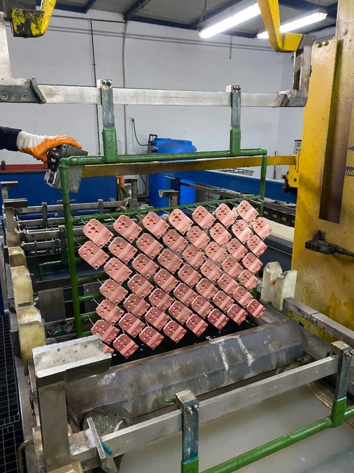 Componenti metalliche trattate con processi galvanici