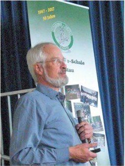 Klaus Milke während des Vortrags in der Hahnheide-Schule