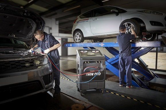 Car repairs at Ravenscroft MOT & Service Centre in Fleet, Hampshire