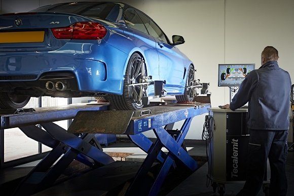 Tracking at Ravenscroft MOT & Service Centre in Fleet, Hampshire