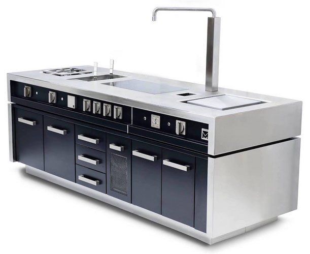 un blocco cucina in acciaio e di colore nero