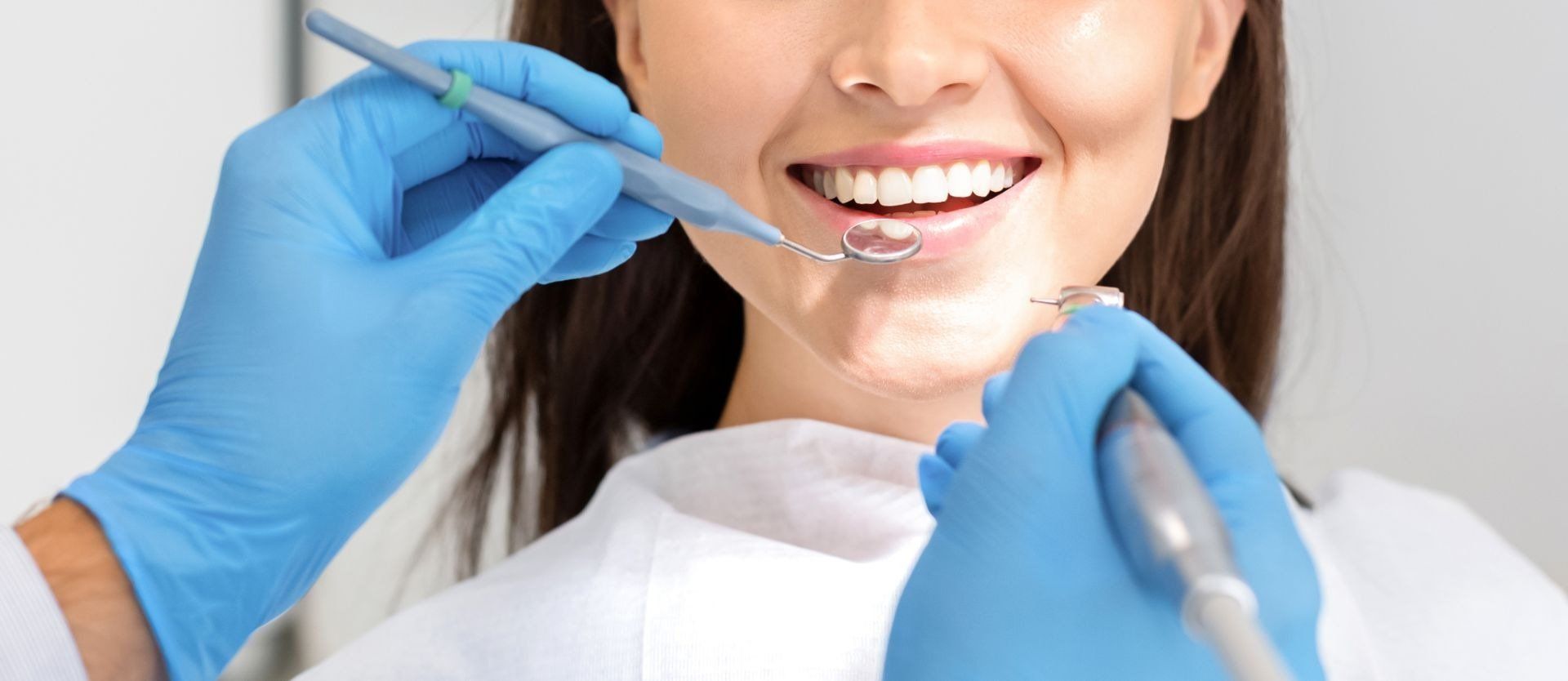 paziente felice durante un trattamento odontoiatrico