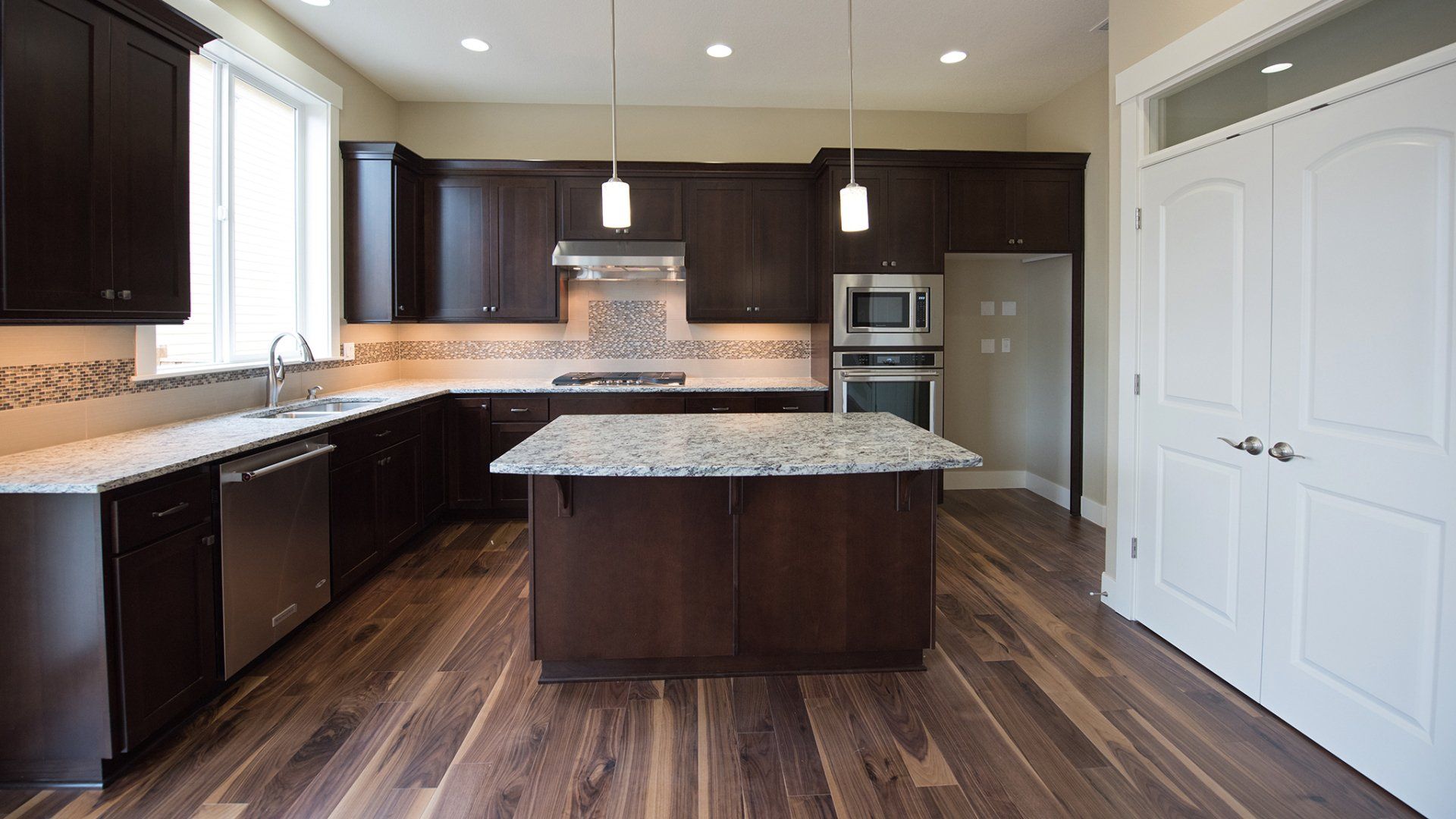 Noyes Homes | New Custom Homes | Beaverton, Oregon | Interior of Home | Kitchen island