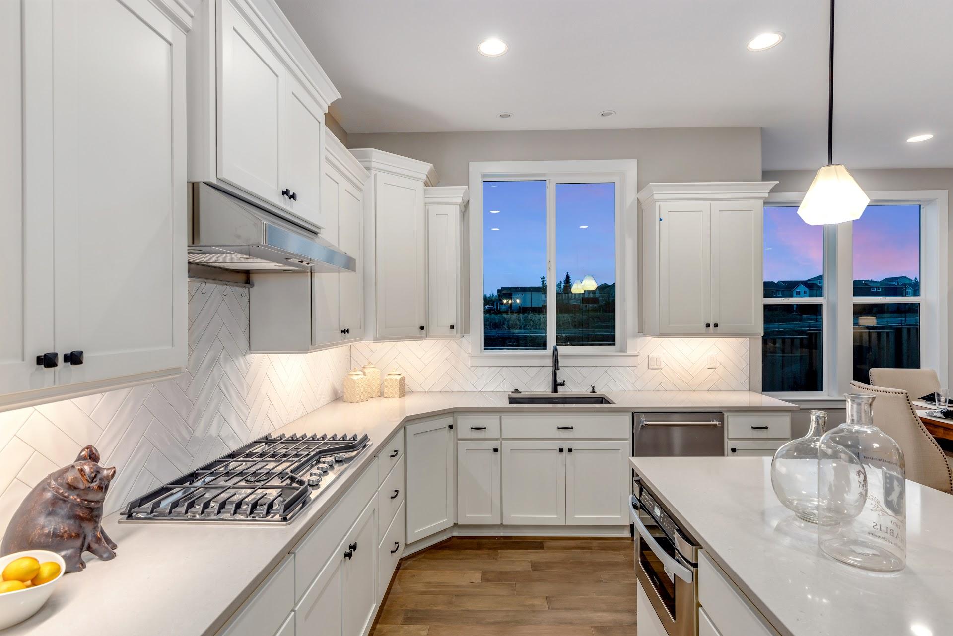 Noyes Homes | New Custom Homes | Beaverton, Oregon | Home kitchen | counter tops | kitchen island |