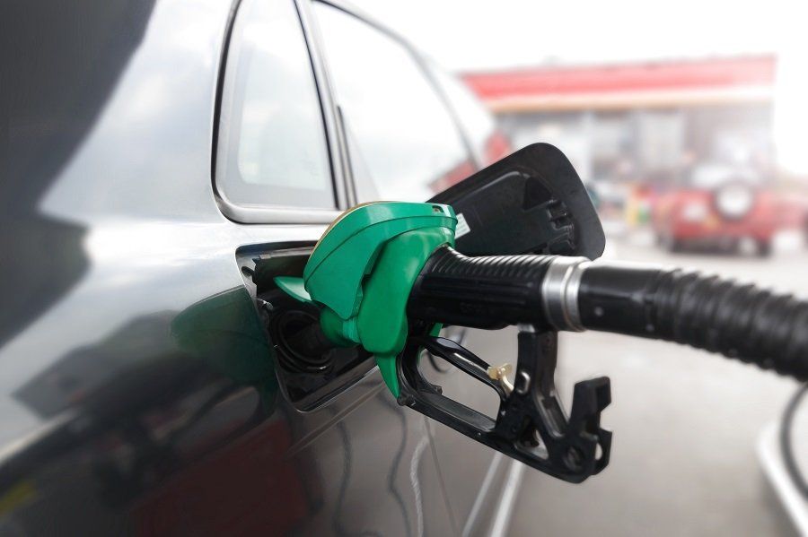 pieno di carburante per auto a diesel