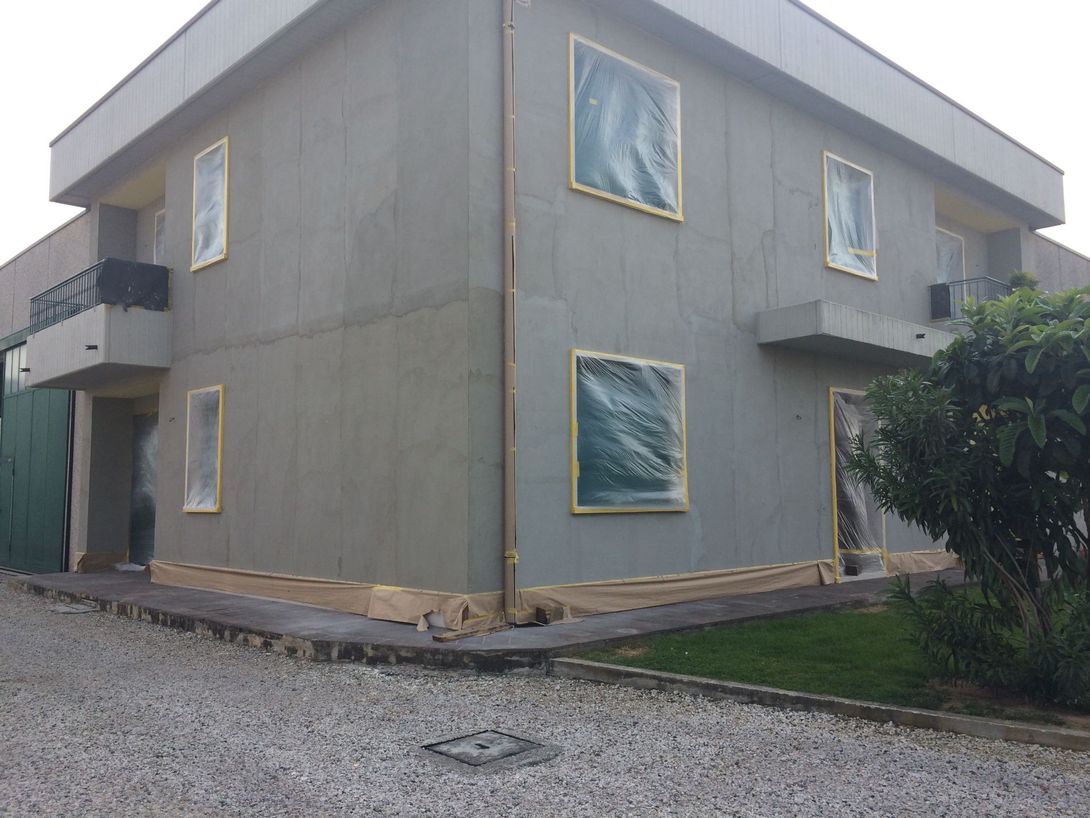 applicazione vernici speciali per prospetto casa