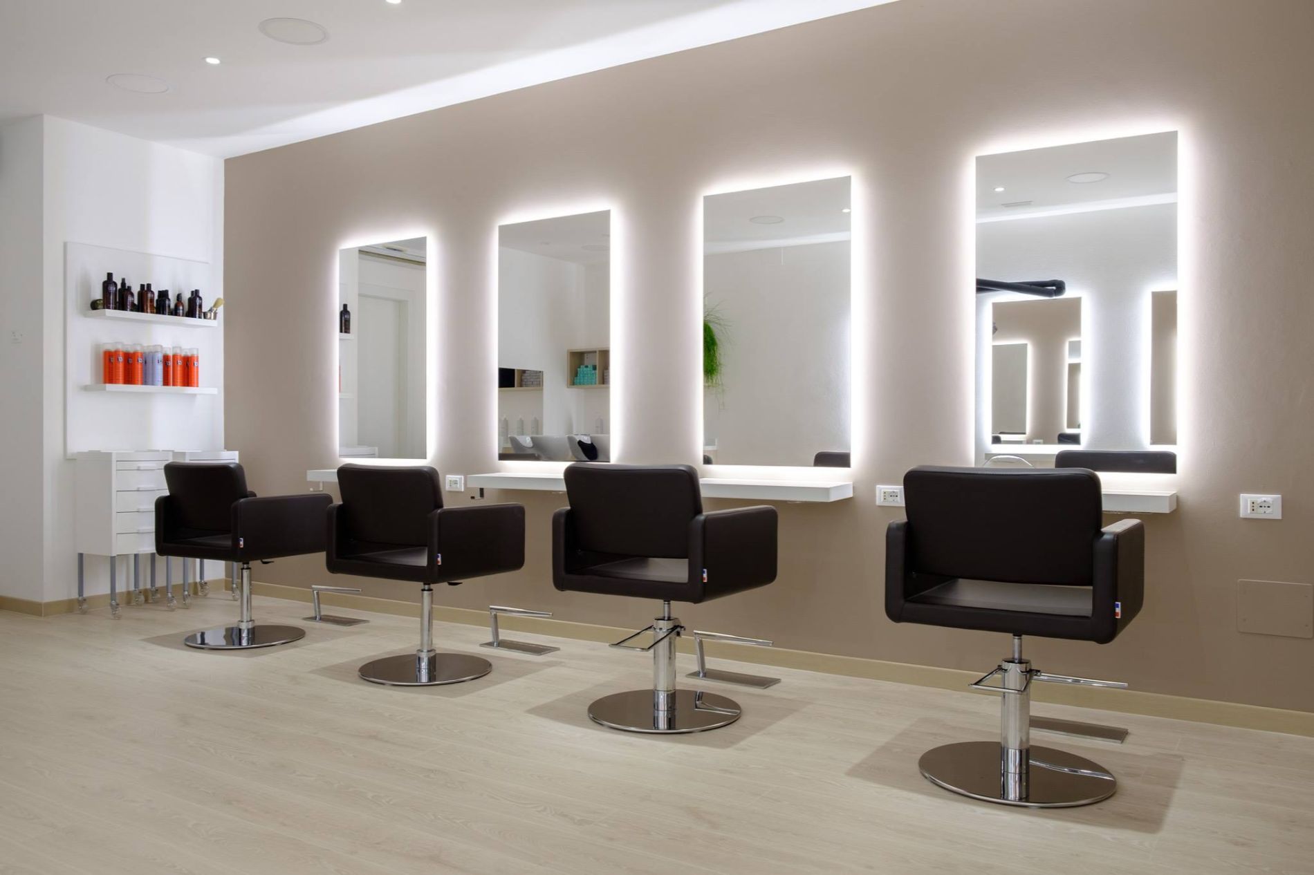 parete beige salone di bellezza