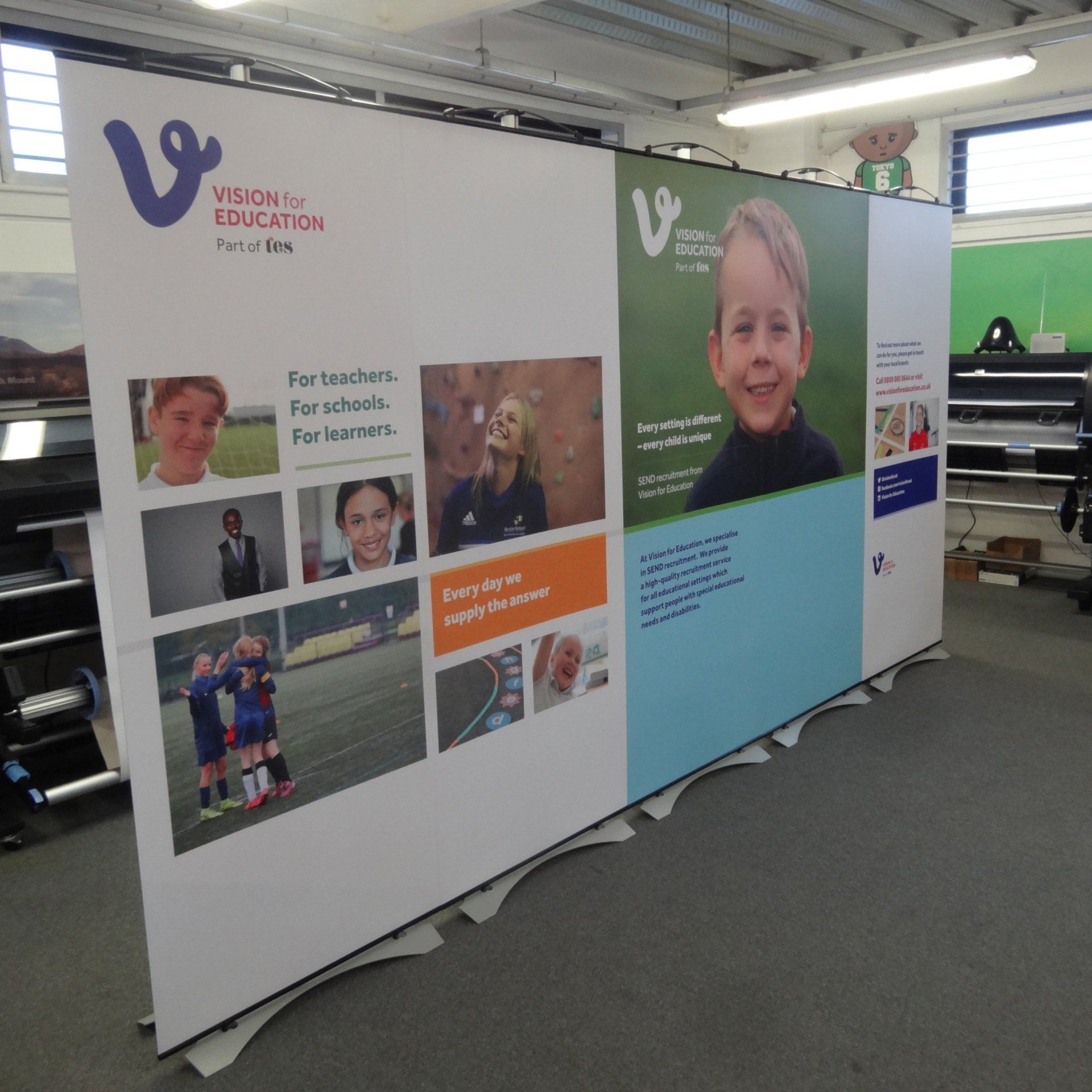 Twist Banner Stand