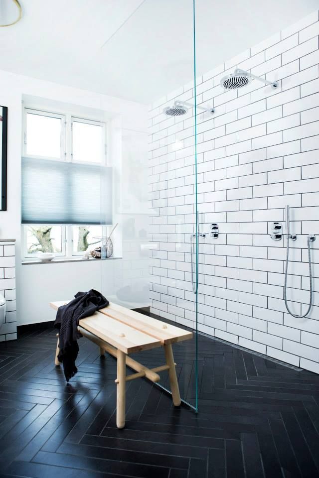 Tile and Grout in bathroom after cleaning