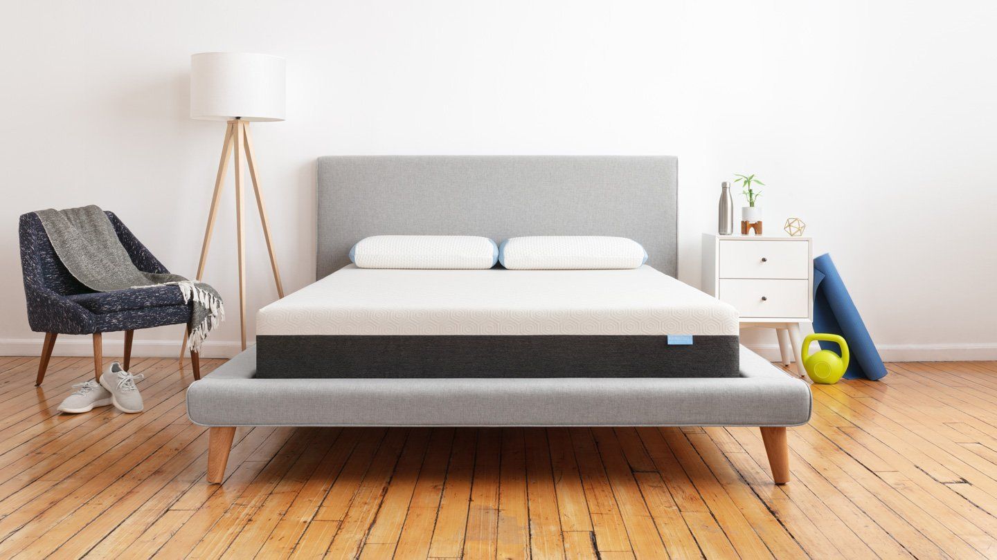 Bed with mattress protection