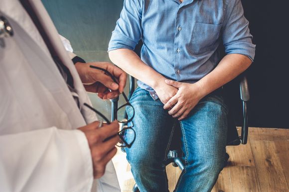 consulto medico contro disturbi dell'apparato genitale maschile