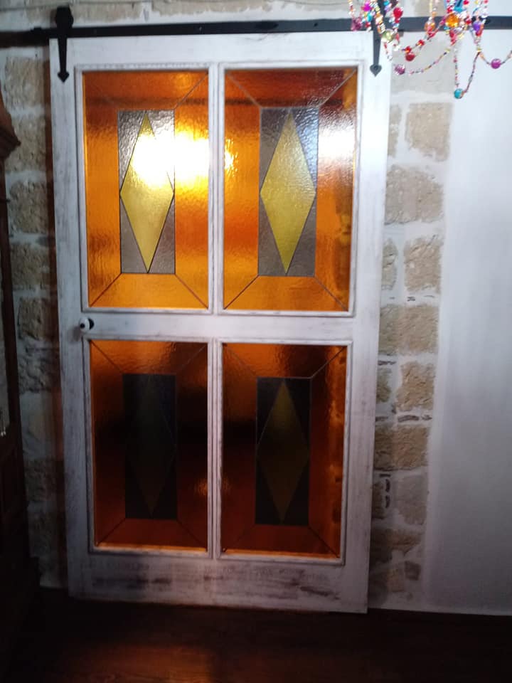 portoncino in vetro decorato